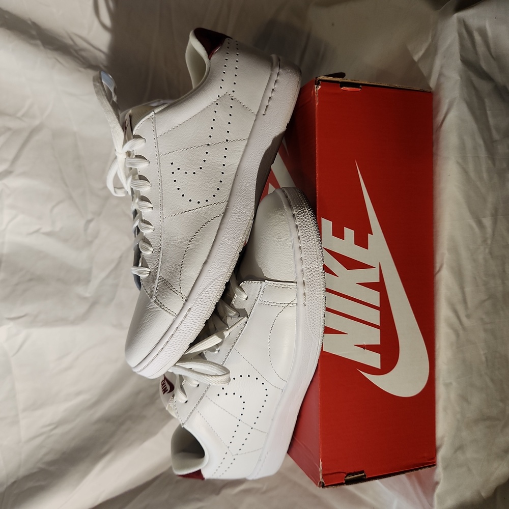 NIKE COURT CLASSICS